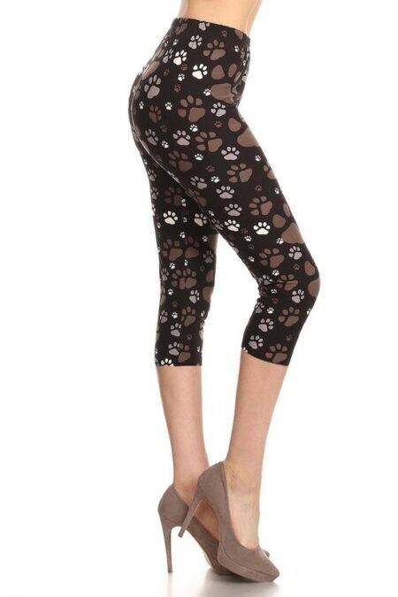 paw printed, high waisted capri leggings in a fitted style with an elastic waistband.