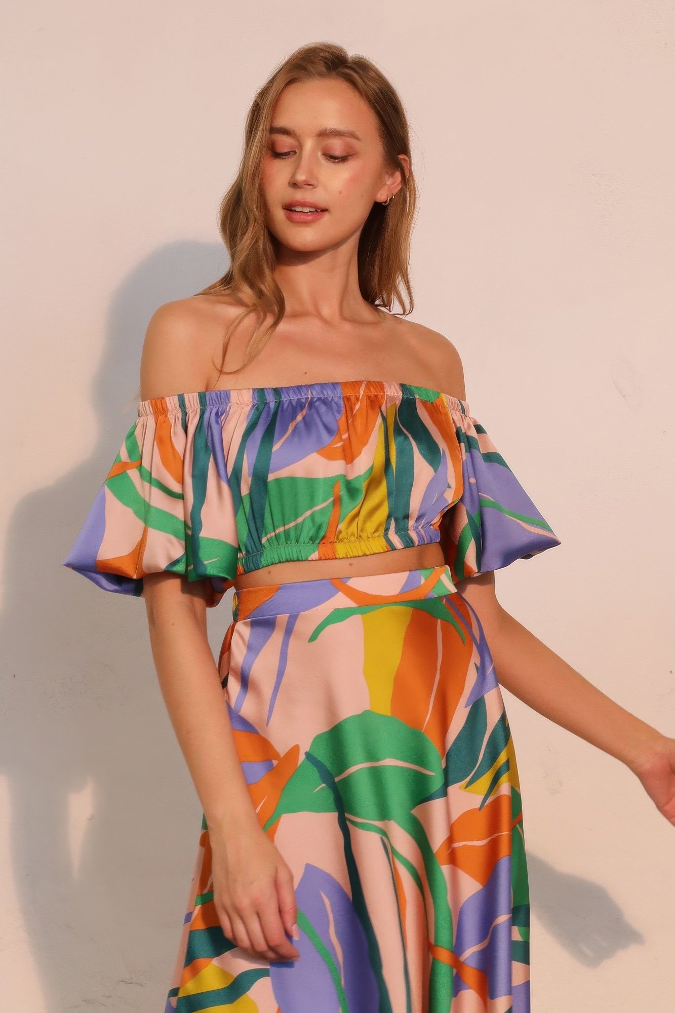 isla tropical satin bubble sleeve crop top